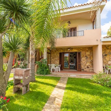Iss Travel, Fiorita - 800 M From La Cinta Hotel apartamentowy *