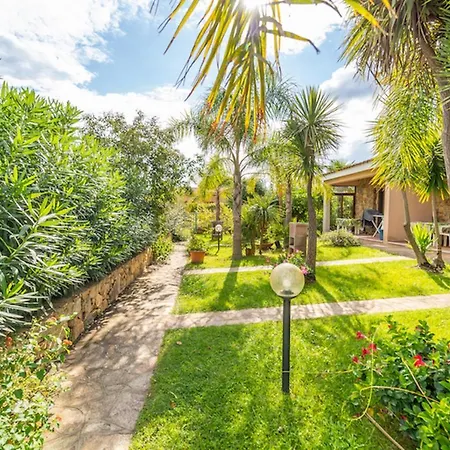 Iss Travel, Fiorita - 800 M From La Cinta