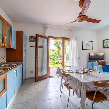 Aparthotel Iss Travel, Fiorita - 800 M From La Cinta San Teodoro (Sardinia)