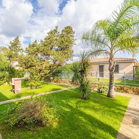 Lägenhetshotell Iss Travel, Fiorita - 800 M From La Cinta San Teodoro (Sardinia)