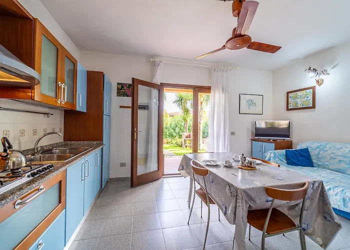 Aparthotel Iss Travel, Fiorita - 800 M From La Cinta San Teodoro (Sardinia)